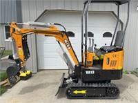 Miva- 13 HP Mini Excavator W/Thumb, Blade