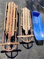 2 wood sleds, 2 plastic disc & sled