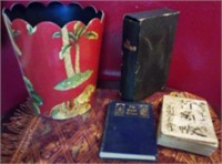 M - WASTEBASKET & VINTAWGE BOOKS (B31)