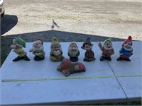7 ceramic dwarfs plus figures