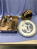 Lot with a Yuan Wood and Sons blue and white servi