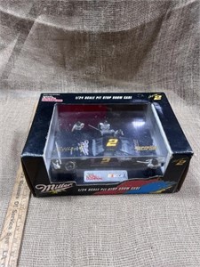 miller car with pit crew 124 scale