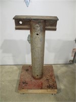 Anvil on Stand  37"t