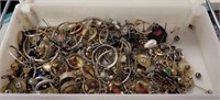 ASSORTED JEWELRY, SOME BROKEN, SOME STERLING