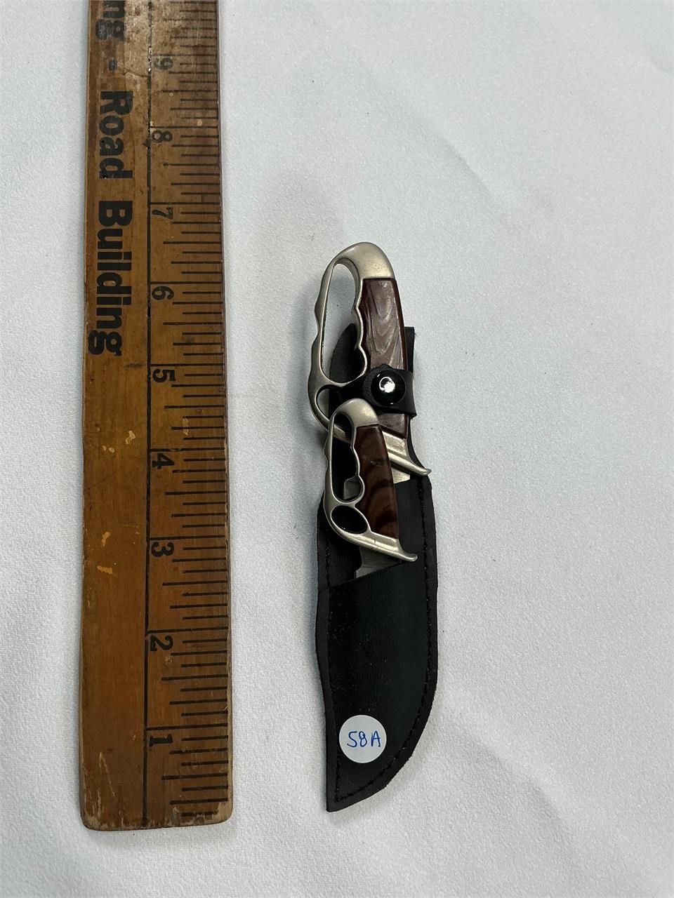 2 Small Knives in Sheath