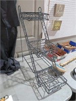 HEAVY WIRE PLANT STAND