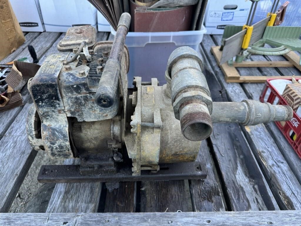 John Deere Pump ( NO SHIPPING)