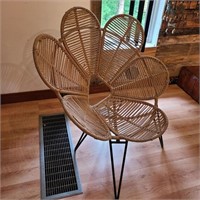 Modern Jute Flower & Triangle Chair