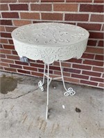 Metal round top outdoor table 20 inch diameter