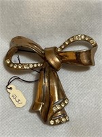 Vintage brass tone brooch with rhinestones