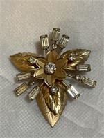 Vintage gold tone  rhinestone brooch
