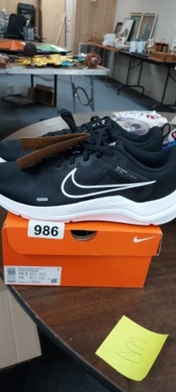 NIKE SHOES SIZE 10.5, NEW IN BOX