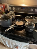 Calphalon cookware set with lids