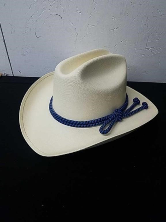 Looks new size 6.75 Western hat