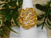 GOLD TONE HAMMERED RING