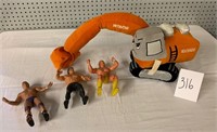 Plush Hitachi digger + wrestling figurines