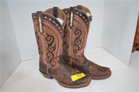 Ladies Ariat Boots Size 8 B