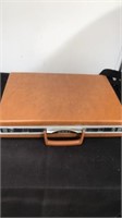 Samsonite suit case