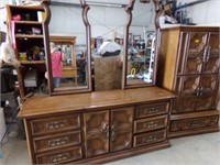 Dresser with 2 mirrors