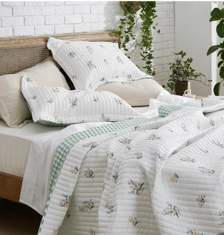 (38" x 23") Bedsure 2 pillow covers Dorm Bedding