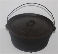 footed cast iron dutch oven w lid