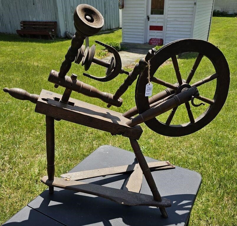 Vintage Table Top Spinning Wheel