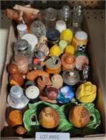 FLAT BOX OF ASSORTED SINGLE S&P SHAKERS