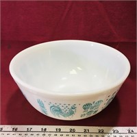 Pyrex Milk Glass Mixing Bowl (Vintage)