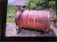 500 gallon fuel tank w/12 volt pump works great