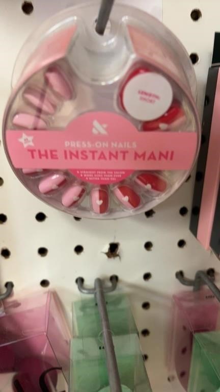 Press on nails instant mani