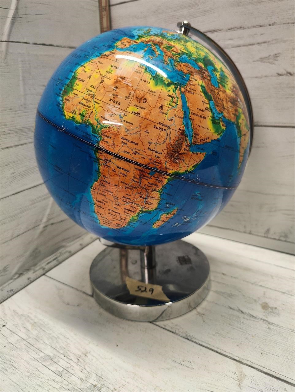 Globe with outlet (no plug)