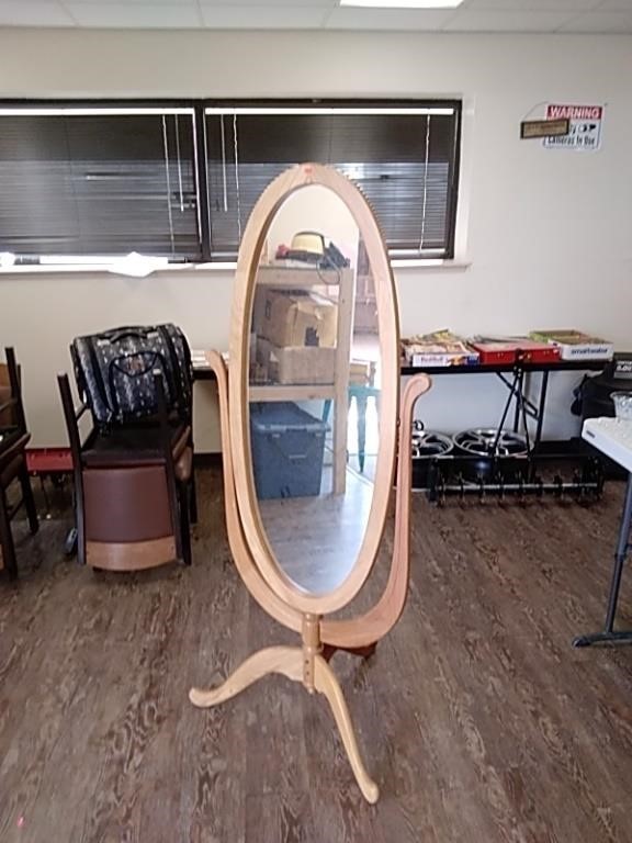 Self-standing wood mirror