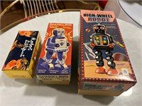3 Tin Robots