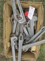 641) Box of rigid pipe wrenches