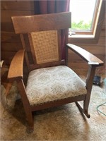 ANTIQUE OAK ROCKING CHAIR