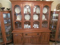 ETHAN ALLEN China Cabinet --Excellent Condition