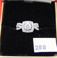 Fantastic 14k White Gold Diamond Ring (Neil Lane)