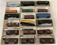 18 Walthers HO Train Cars