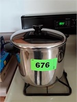 STOCK POT W/ LID- LIMITED USE