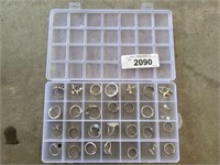 TRAY OF COSTUME RINGS