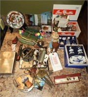 Selection of miscellaneous collectables to