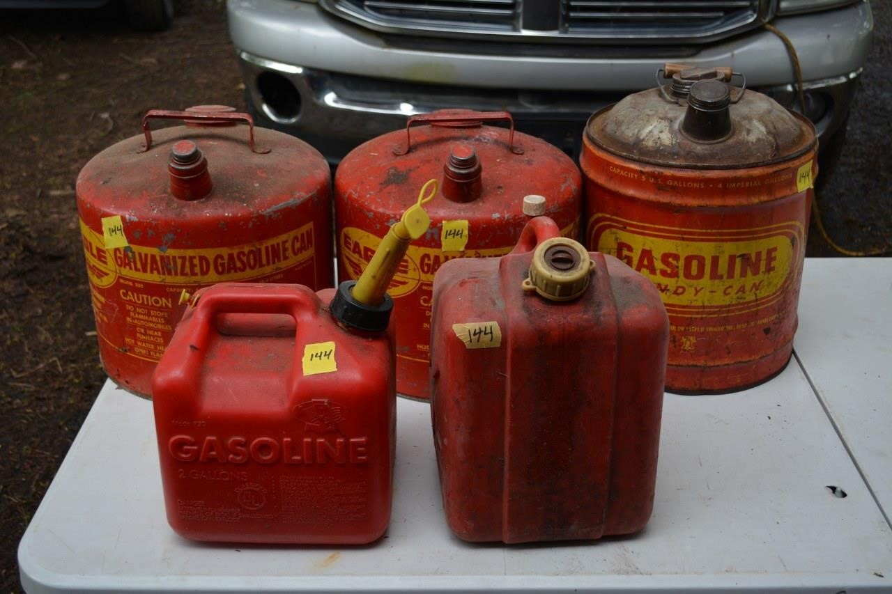 144: Gas Can lot; 3 metal, 2 plastic