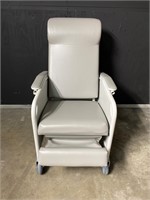 Winco Model 525 - Recliner chair on casters