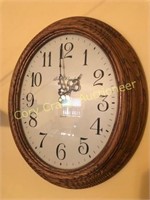 Battery operated wall clock