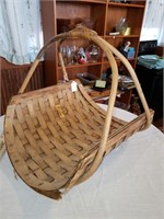 VINTAGE WOVEN WOOD MAGAZINE CADDY - AS IS