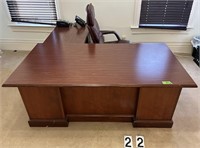 "L shaped" Office desk 66" X 36" X 30" (L 45" X