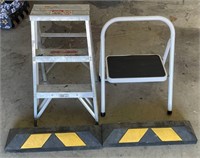 W - STEP LADDER, STEP STOOL, 2 TIRE STOPS (G144)