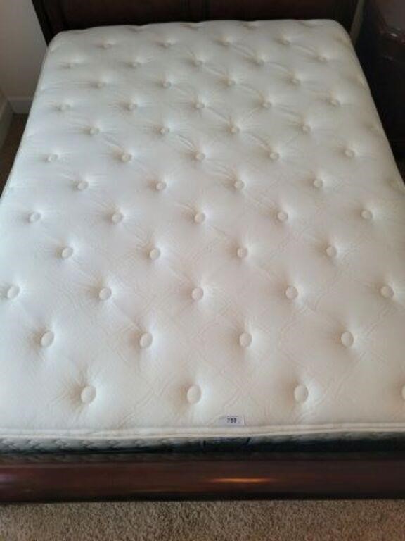 SEALY POSTURPEDIC QUEEN MATTRESS SET