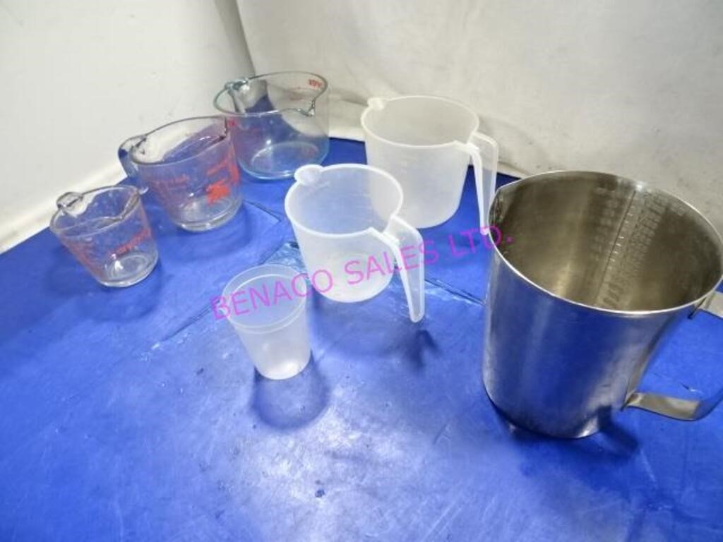 LOT,13PCS ASST SIZE & STYLE MEASURINMG CUPS
3