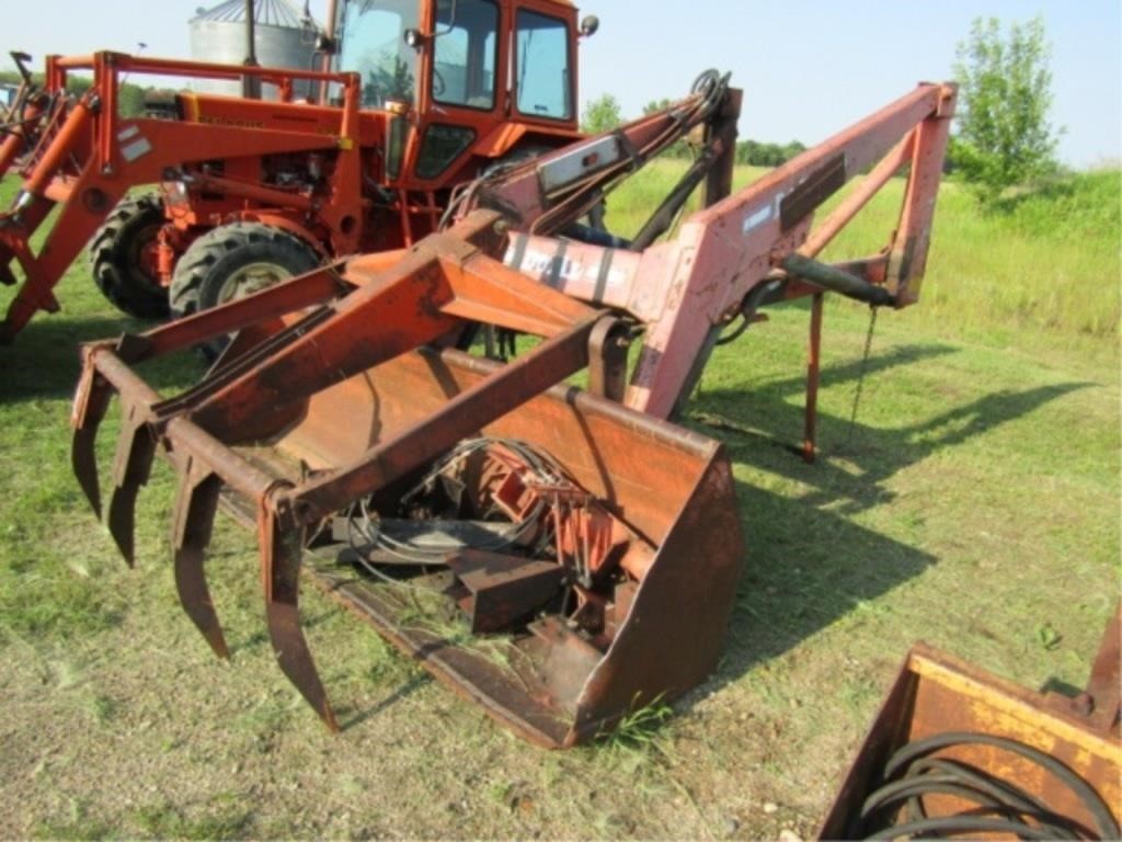 Dual 3100 Hyd. Loader, 8ft. Bucket 4 Tine Grapple